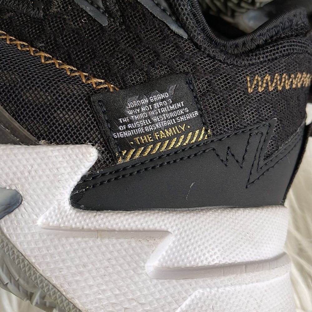 Jordan Kids Why Not Zero.3 Black/White/Gold Sneakers Size 6.5Y - Picture 4 of 12